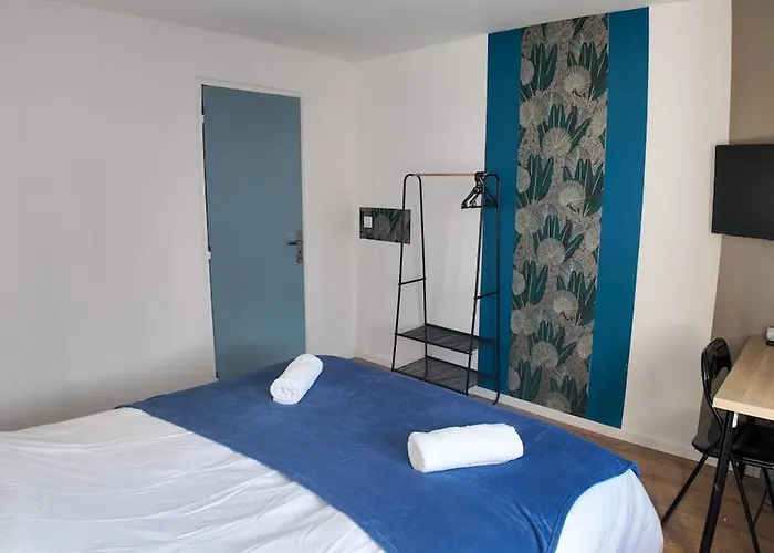 Elegant - 2 - Netflix - Terrasse Кастр